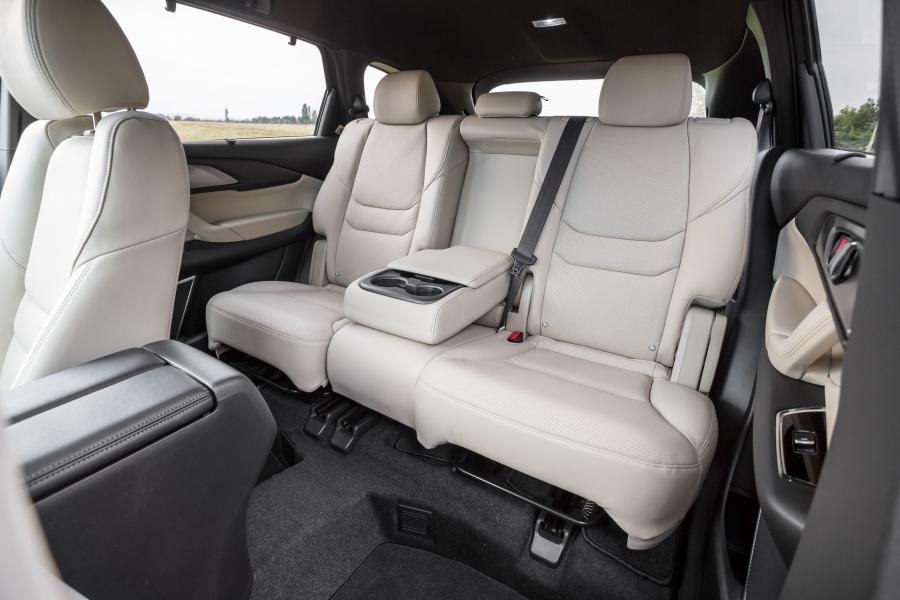 Интерьер Mazda CX-9 2017 года  (CIS) (фото 21 из 36)